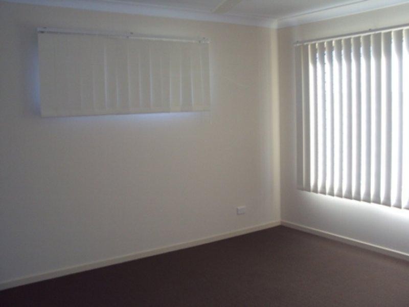 5 Harold Reinhardt Dr, Redbank Plains QLD 4301