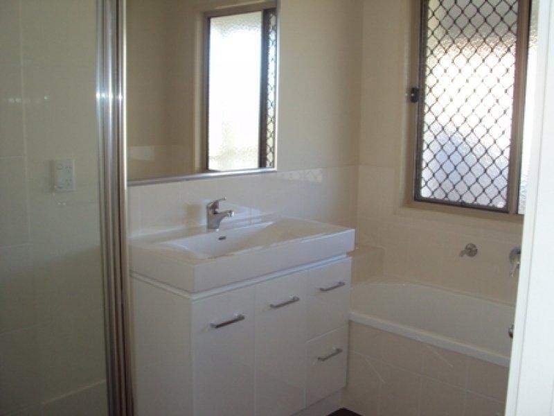 5 Harold Reinhardt Dr, Redbank Plains QLD 4301