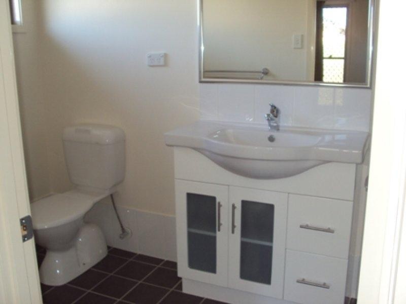 7 Harold Reinhardt Dr, Redbank Plains QLD 4301