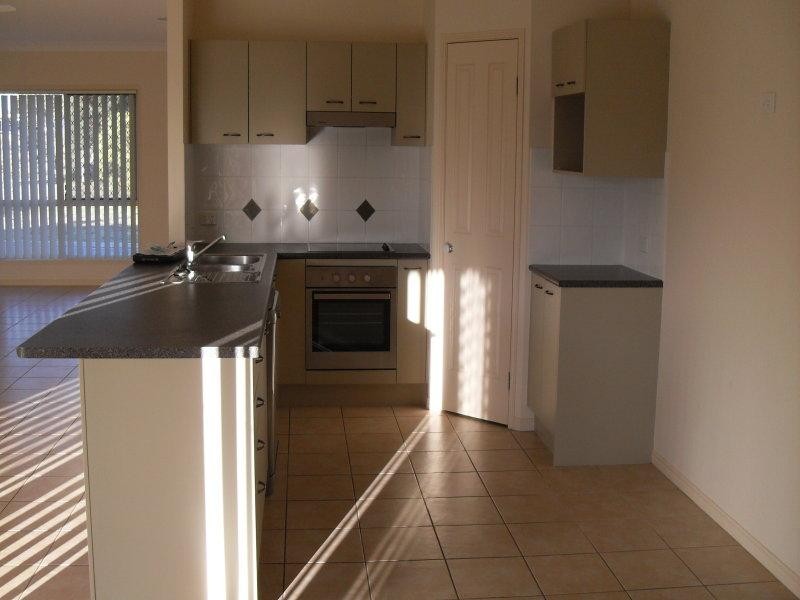 7 Hubner  Dr, Rothwell QLD 4022