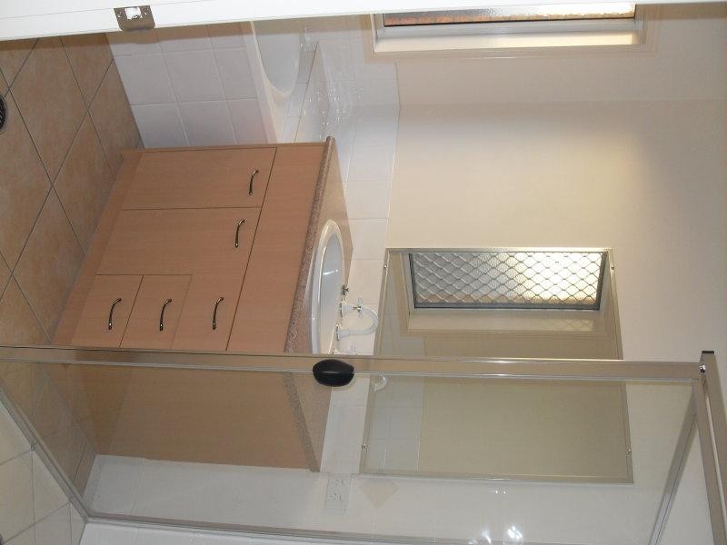 7 Hubner  Dr, Rothwell QLD 4022