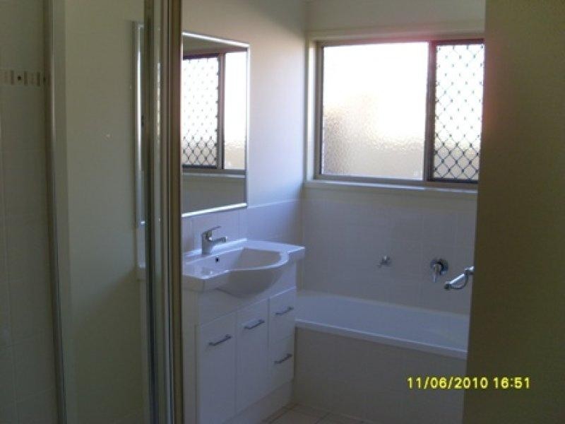 24 Flower Pl, Richlands QLD 4077