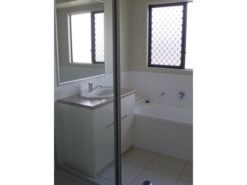 32 Salomon Ct, Goodna QLD 4300