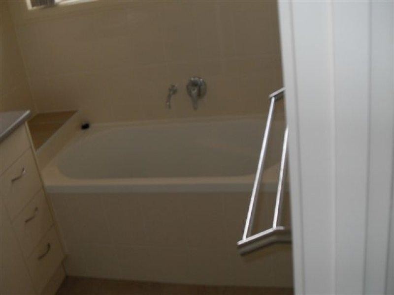 6 Adam  St, Beachmere QLD 4510