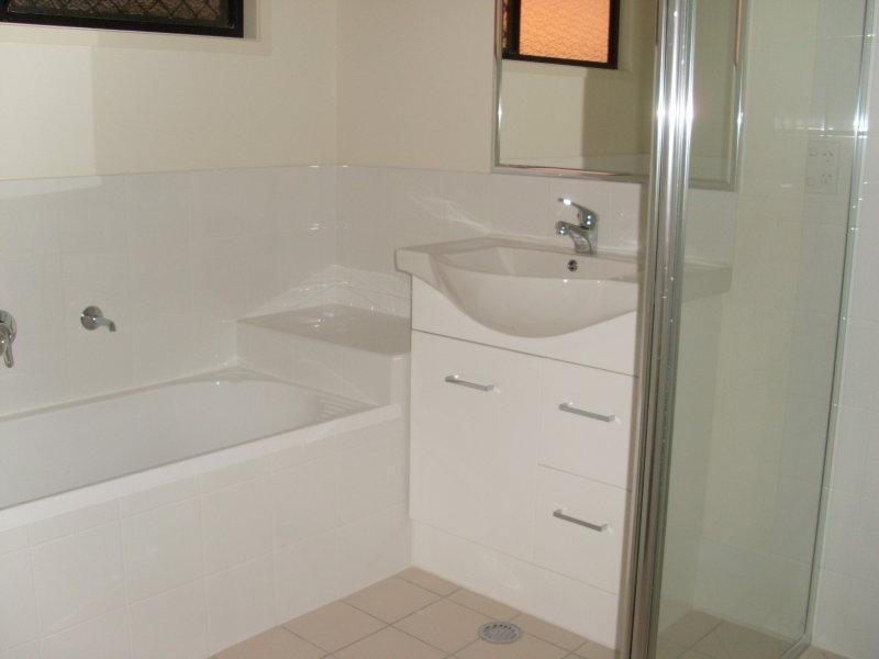 9 Harold Reinhardt Dr, Redbank Plains QLD 4301