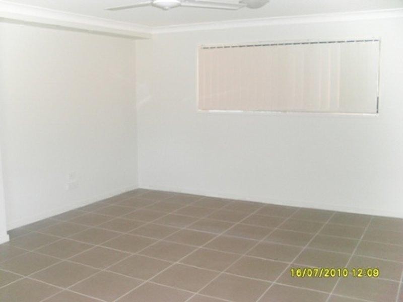 18 Flower Pl, Richlands QLD 4077