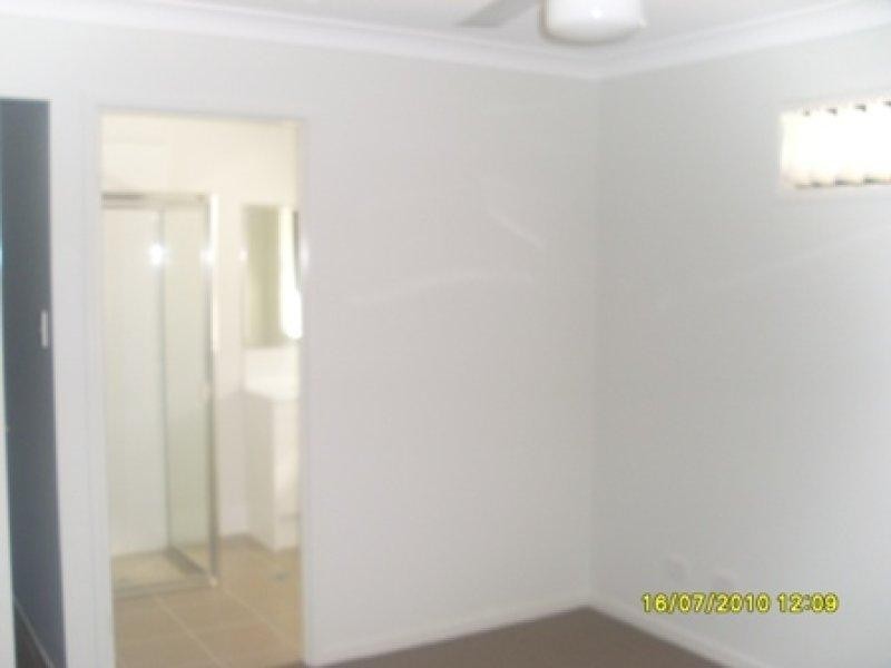 18 Flower Pl, Richlands QLD 4077