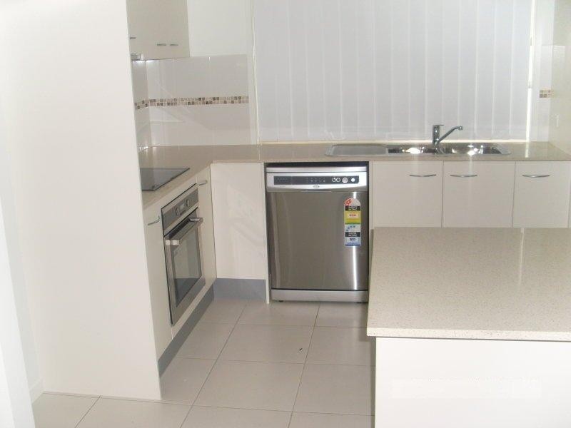 29 Peppertree Dr, Holmview QLD 4207