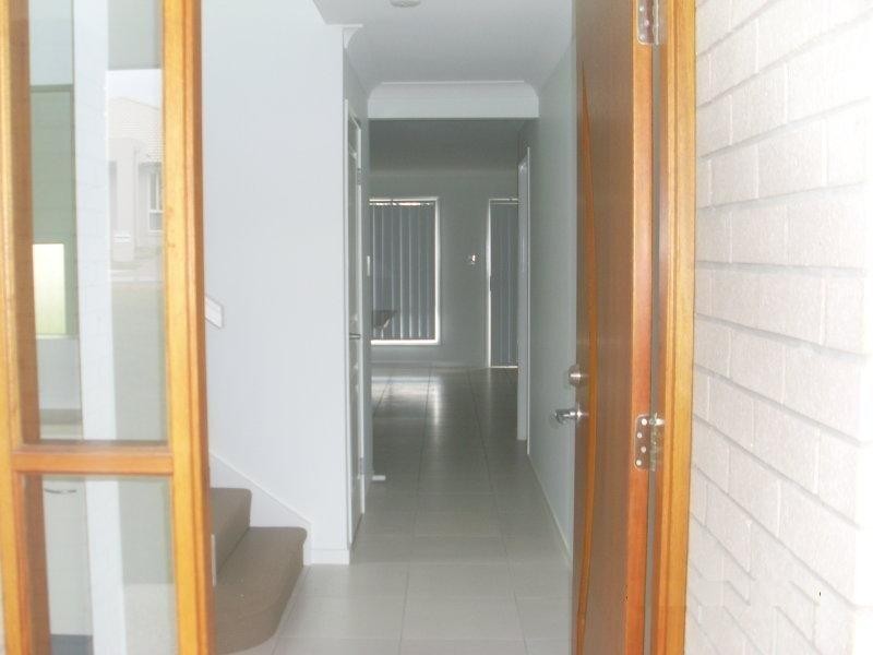 29 Peppertree Dr, Holmview QLD 4207