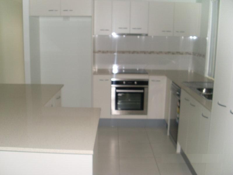 29 Peppertree Dr, Holmview QLD 4207
