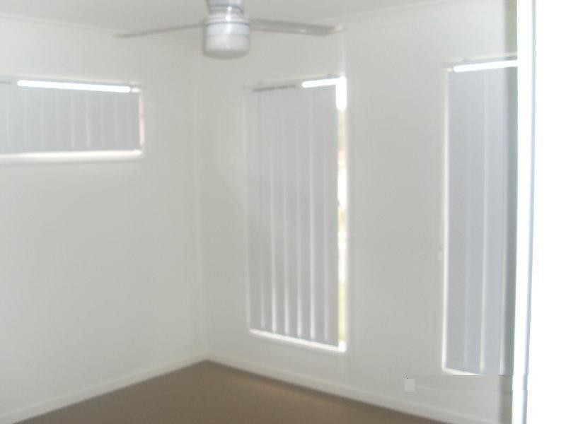 29 Peppertree Dr, Holmview QLD 4207
