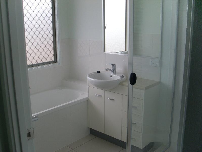 29 Peppertree Dr, Holmview QLD 4207