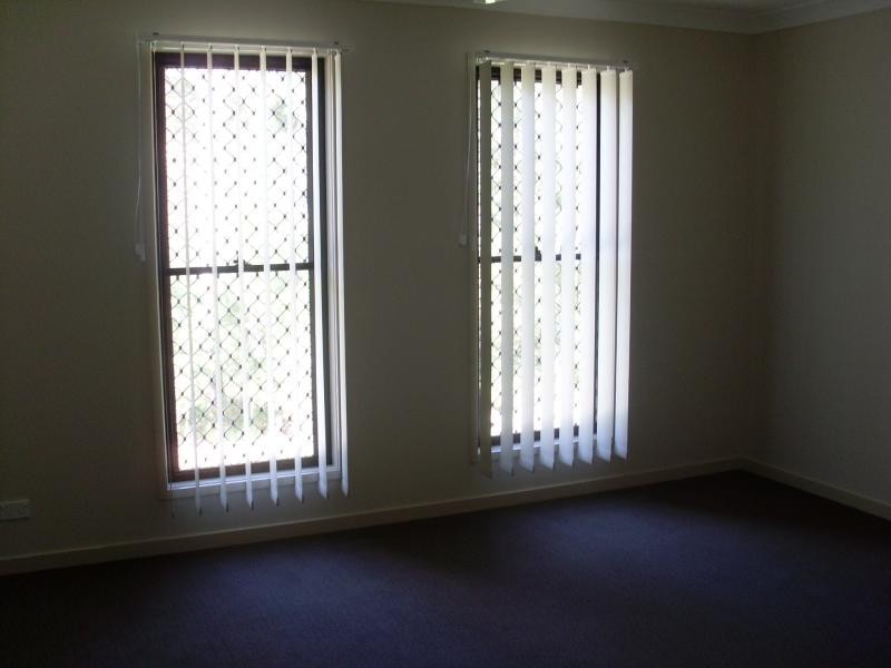 12 Andrew Walker  Dr, Goodna QLD 4300