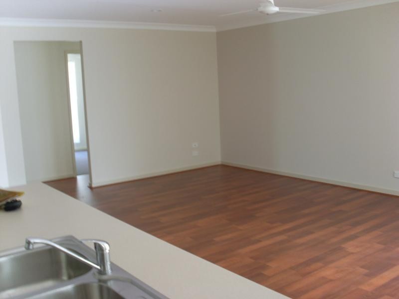 12 Andrew Walker  Dr, Goodna QLD 4300