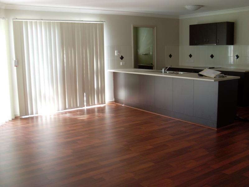 12 Andrew Walker  Dr, Goodna QLD 4300