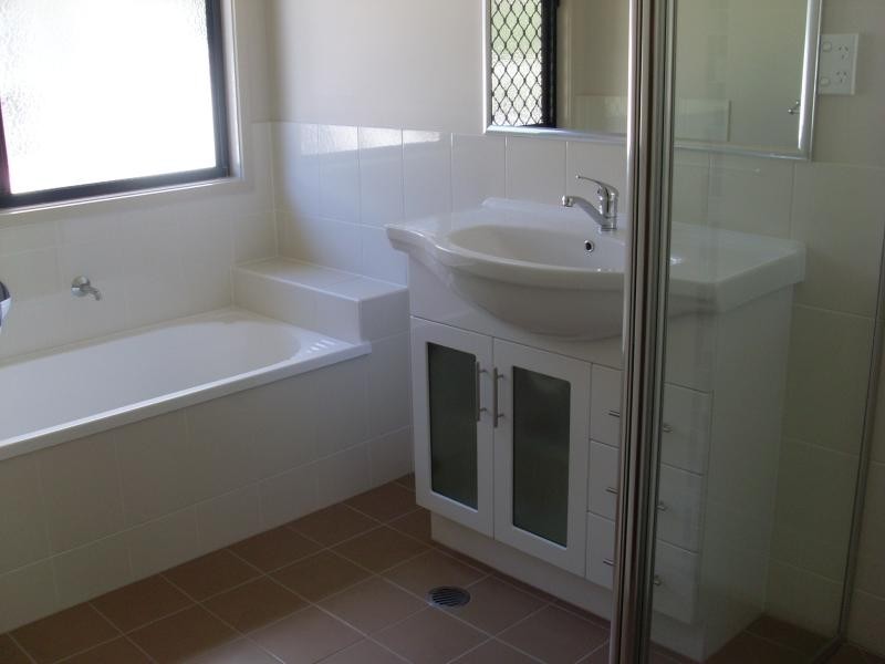 12 Andrew Walker  Dr, Goodna QLD 4300