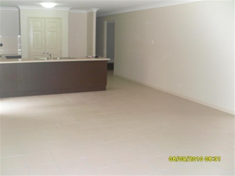 45 Flower Pl, Richlands QLD 4077