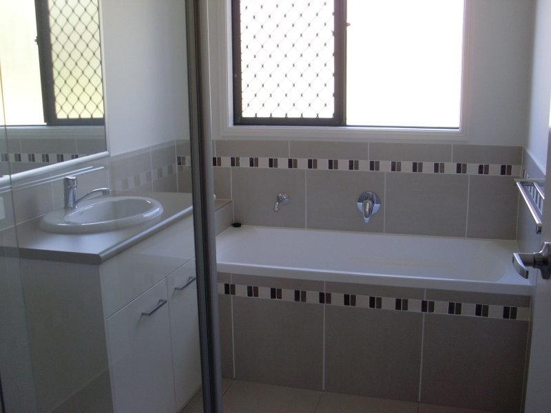 8 Salomon Ct, Goodna QLD 4300