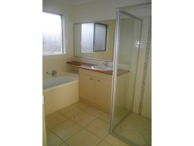 2 Griffen  Pl, Crestmead QLD 4132