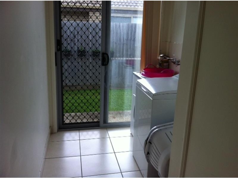 2 Griffen  Pl, Crestmead QLD 4132