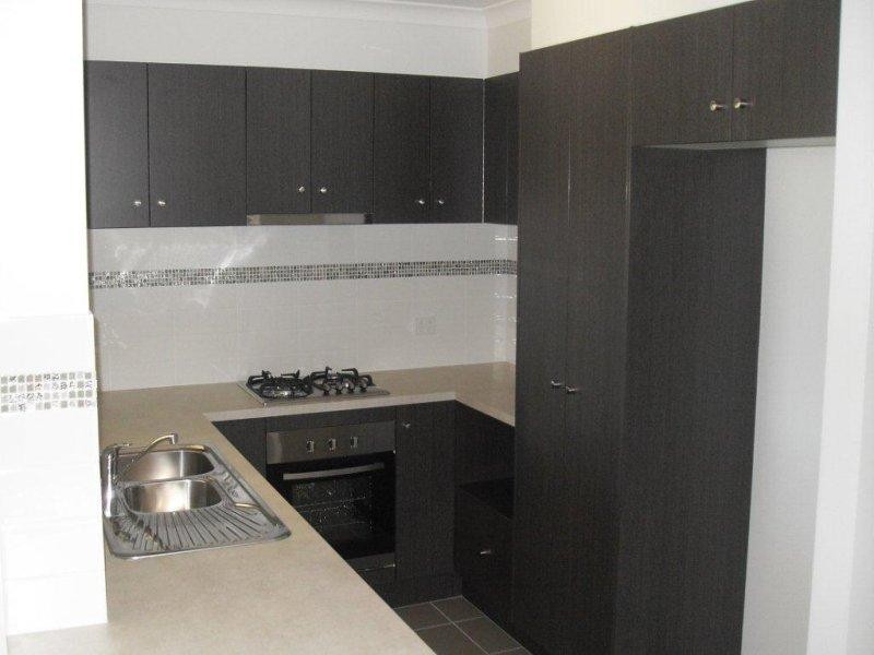 8 Broadleaf Pl, Ningi QLD 4511