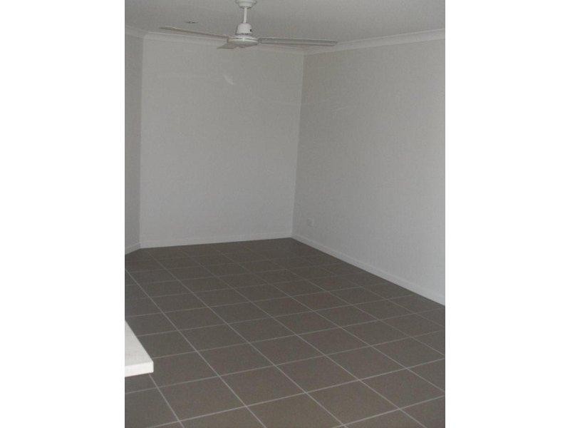 8 Broadleaf Pl, Ningi QLD 4511