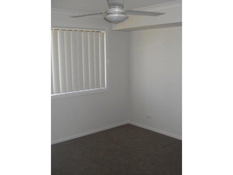 8 Broadleaf Pl, Ningi QLD 4511