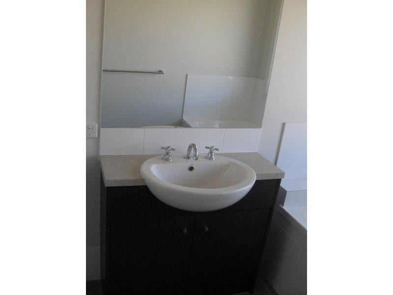 8 Broadleaf Pl, Ningi QLD 4511