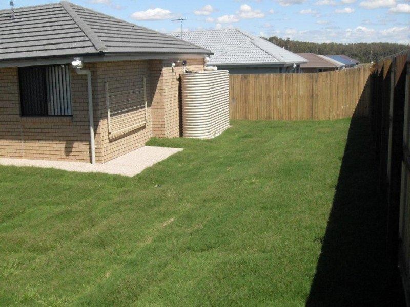 8 Broadleaf Pl, Ningi QLD 4511