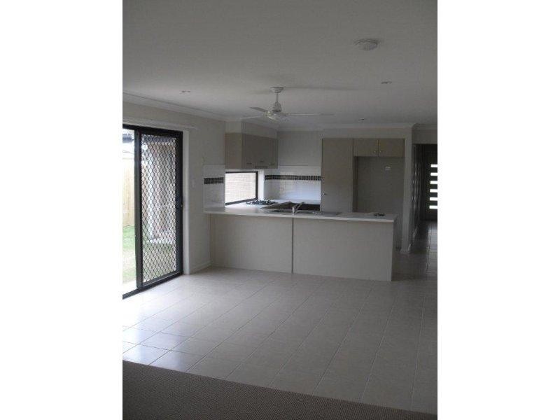 18 Watergum Cres, Ningi QLD 4511