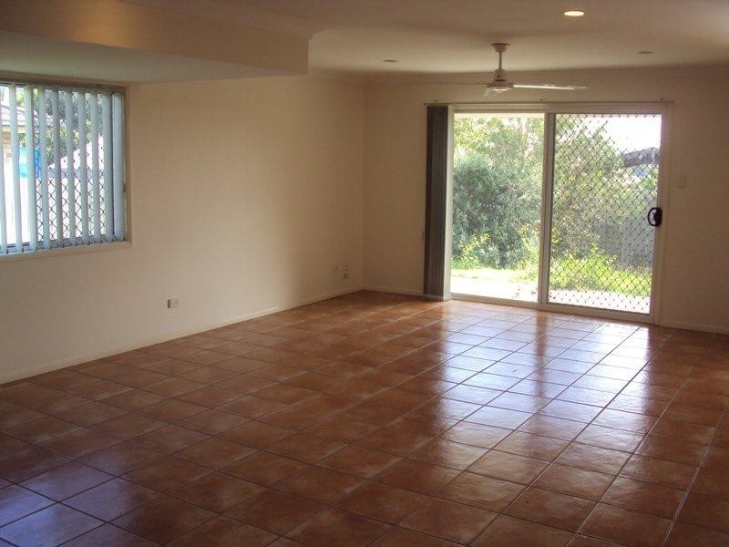 107 Bunker Rd, Victoria Point QLD 4165