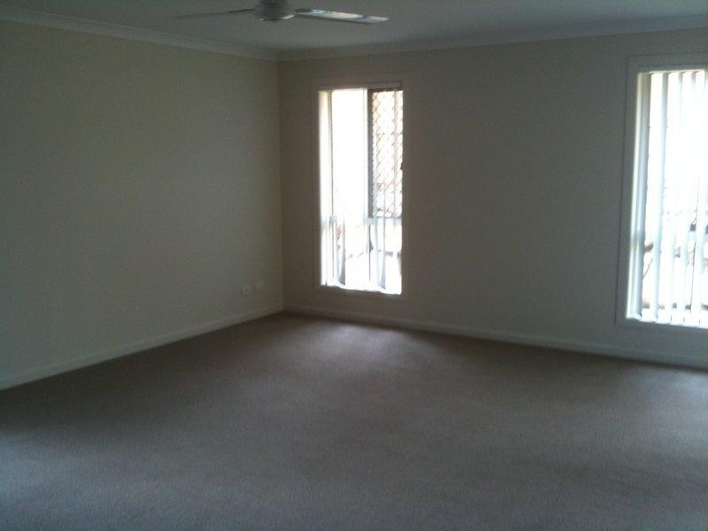 4 Piddington St, Redbank Plains QLD 4301