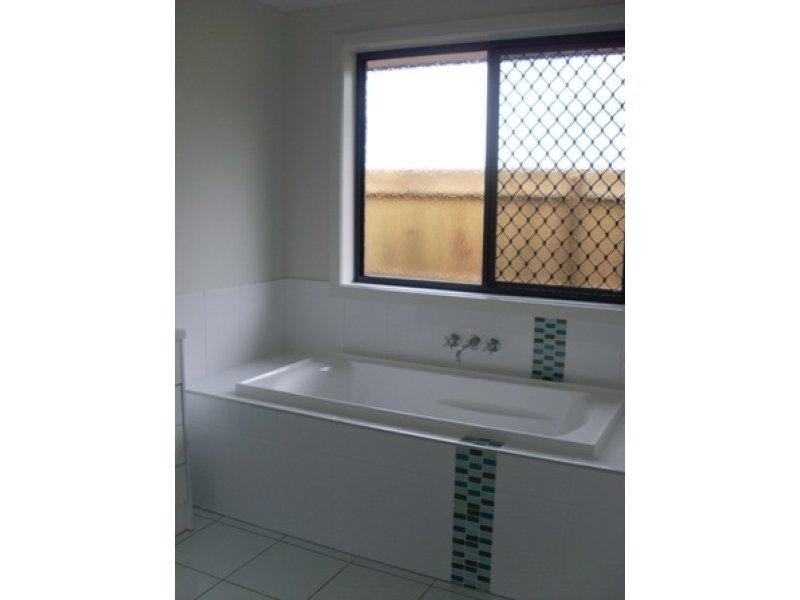 6 Piddington  St, Redbank Plains QLD 4301