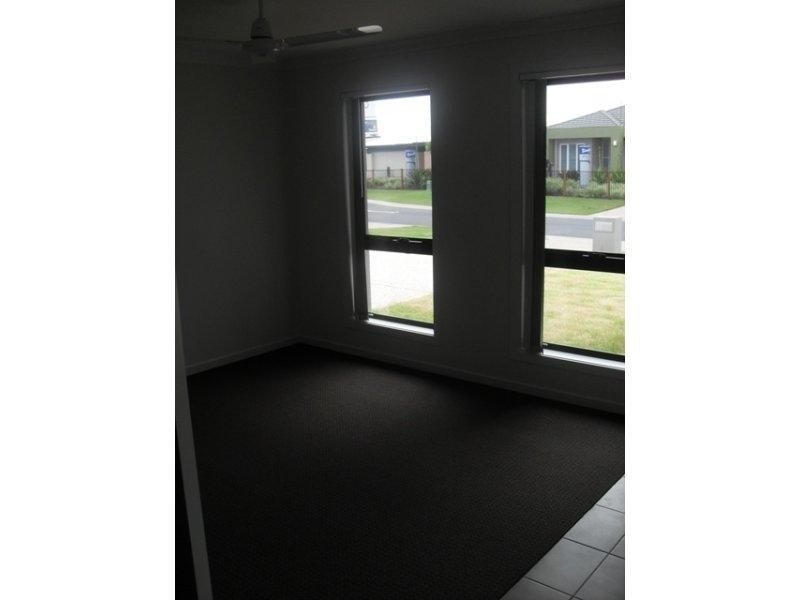 5 Riverstone  St, Ningi QLD 4511