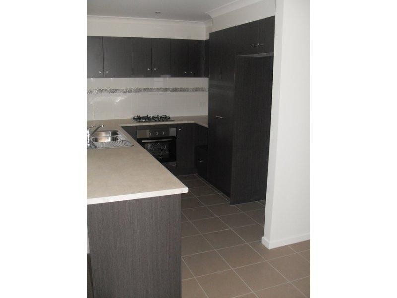 5 Riverstone  St, Ningi QLD 4511