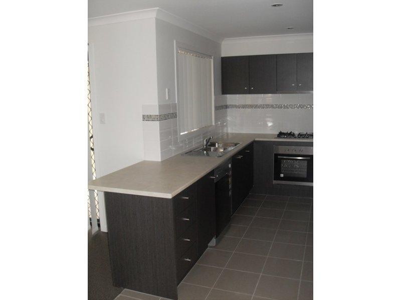 5 Riverstone  St, Ningi QLD 4511