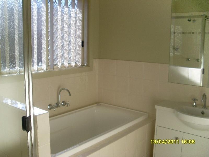 24 Peppertree  Dr, Holmview QLD 4207