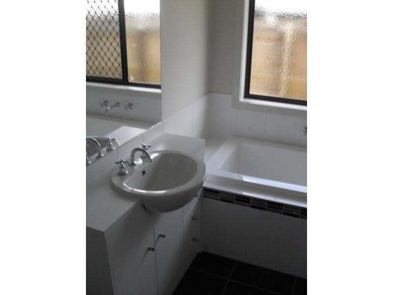 10 Riceflower Ct, Ningi QLD 4511