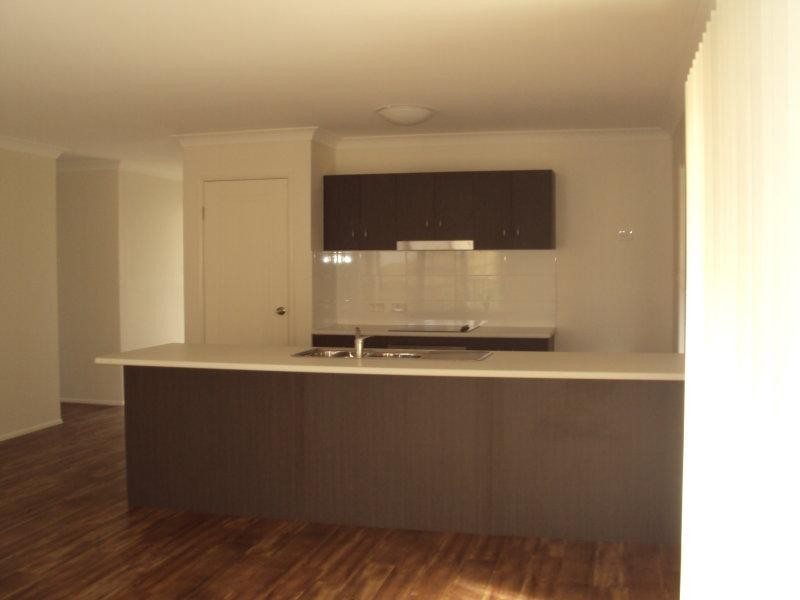 4 Bushlark Pl, Goodna QLD 4300