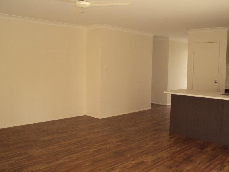 4 Bushlark Pl, Goodna QLD 4300