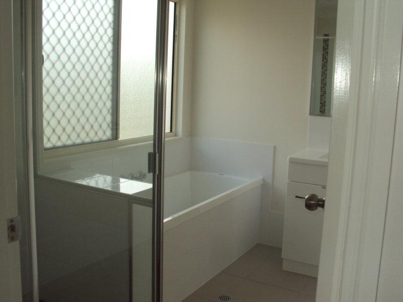 4 Bushlark Pl, Goodna QLD 4300