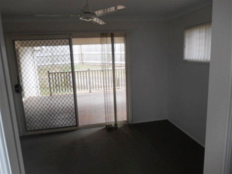 4 Bushlark Pl, Goodna QLD 4300