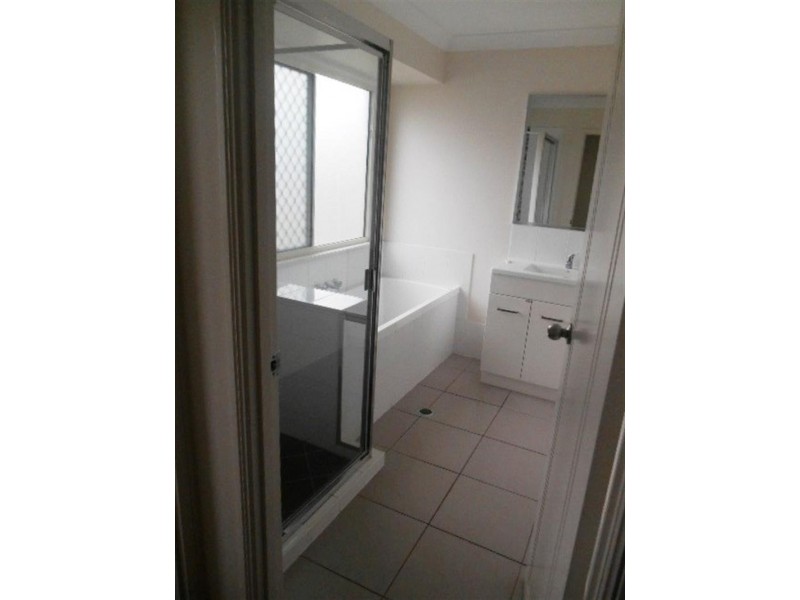 4 Bushlark Pl, Goodna QLD 4300