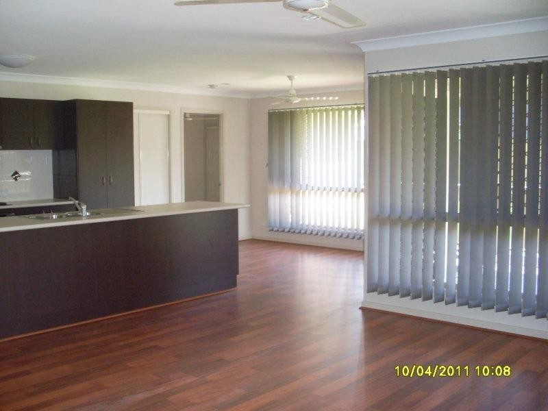9 McNamara  Pl, Redbank Plains QLD 4301