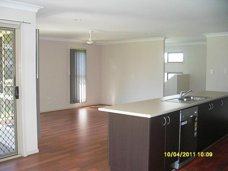 9 McNamara  Pl, Redbank Plains QLD 4301