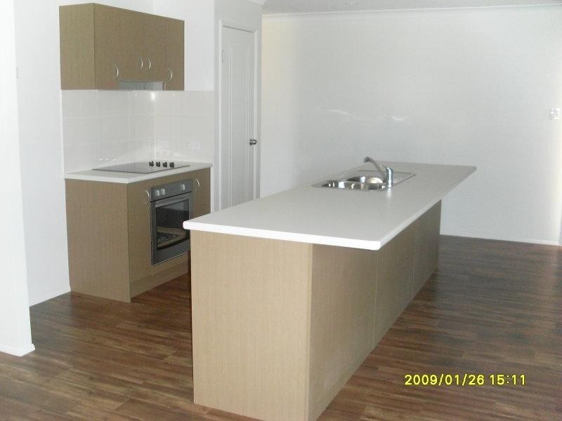 8 Bushlark  Pl, Goodna QLD 4300