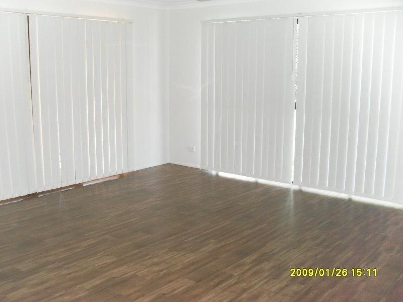 8 Bushlark  Pl, Goodna QLD 4300