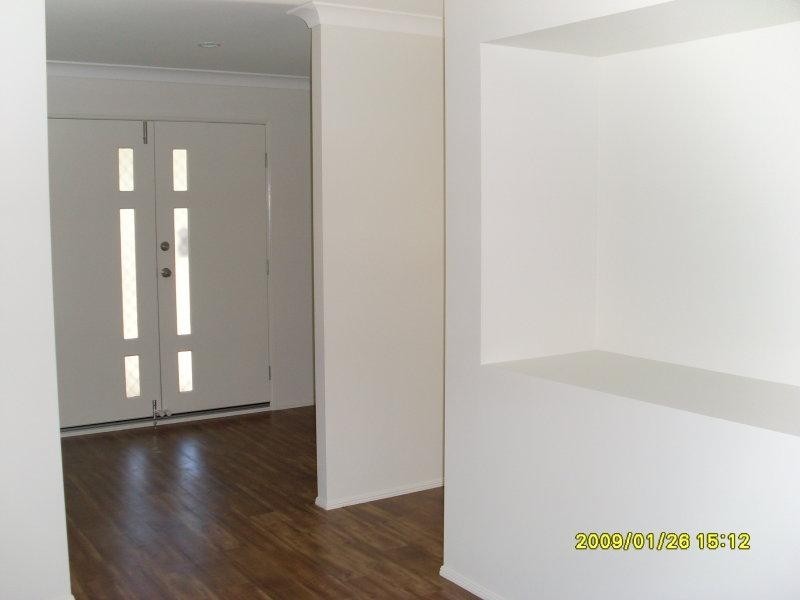 8 Bushlark  Pl, Goodna QLD 4300