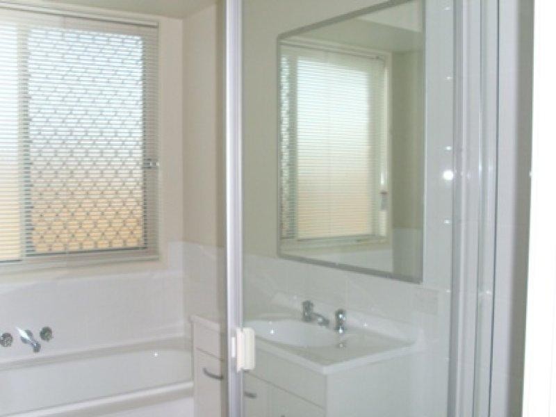 1 Sandpiper Cct, Eagleby QLD 4207