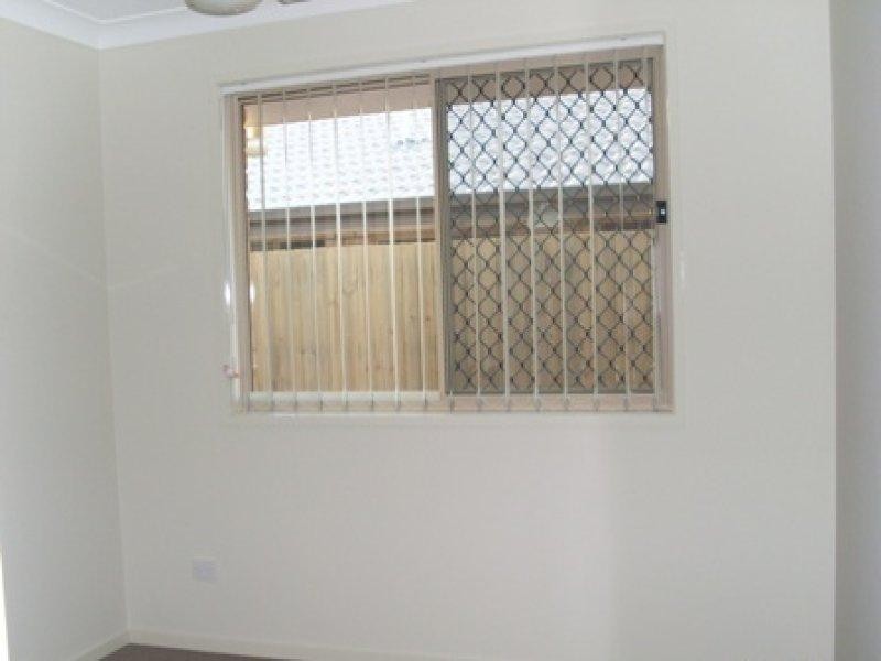 1 Sandpiper Cct, Eagleby QLD 4207